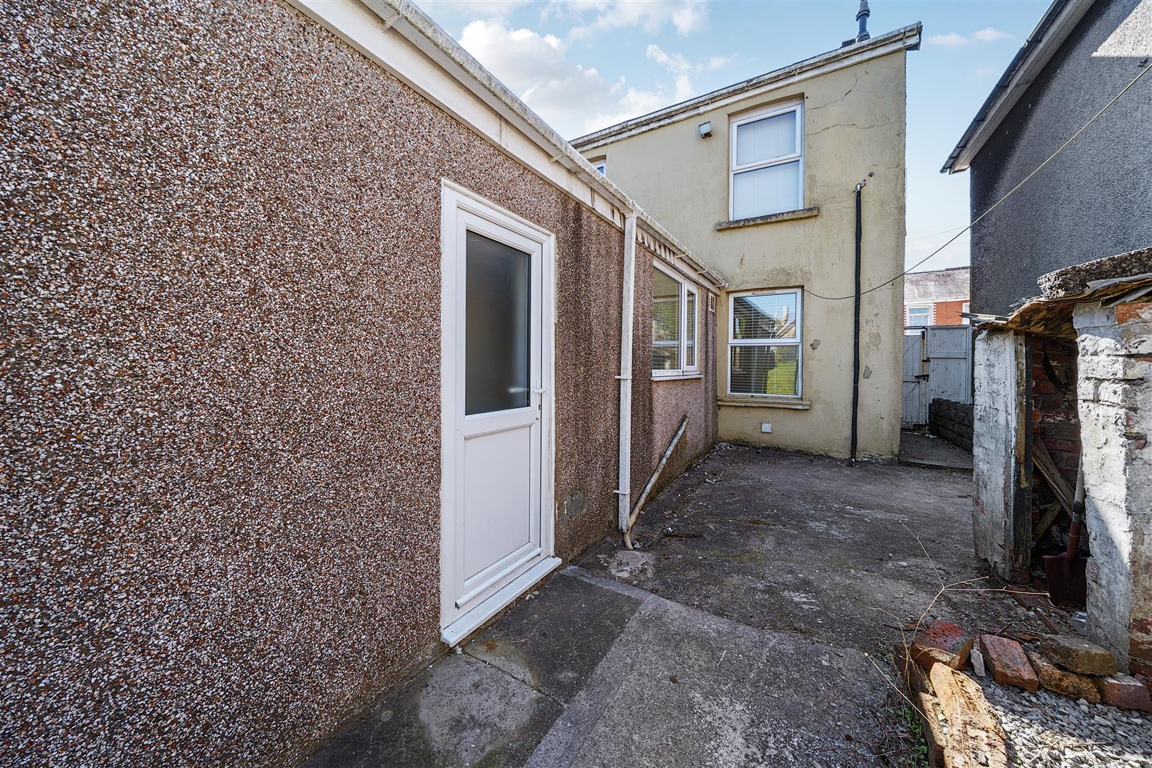 Middle Road, Gendros, Swansea, SA5 8ES